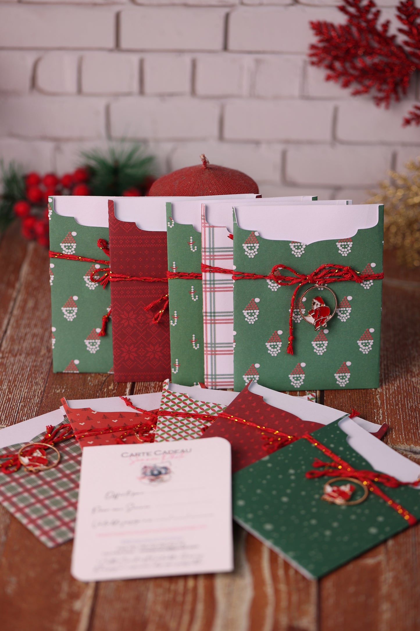Lot de 10 Cartes Cadeaux Personnalisées - Noël Traditionnel assorties
