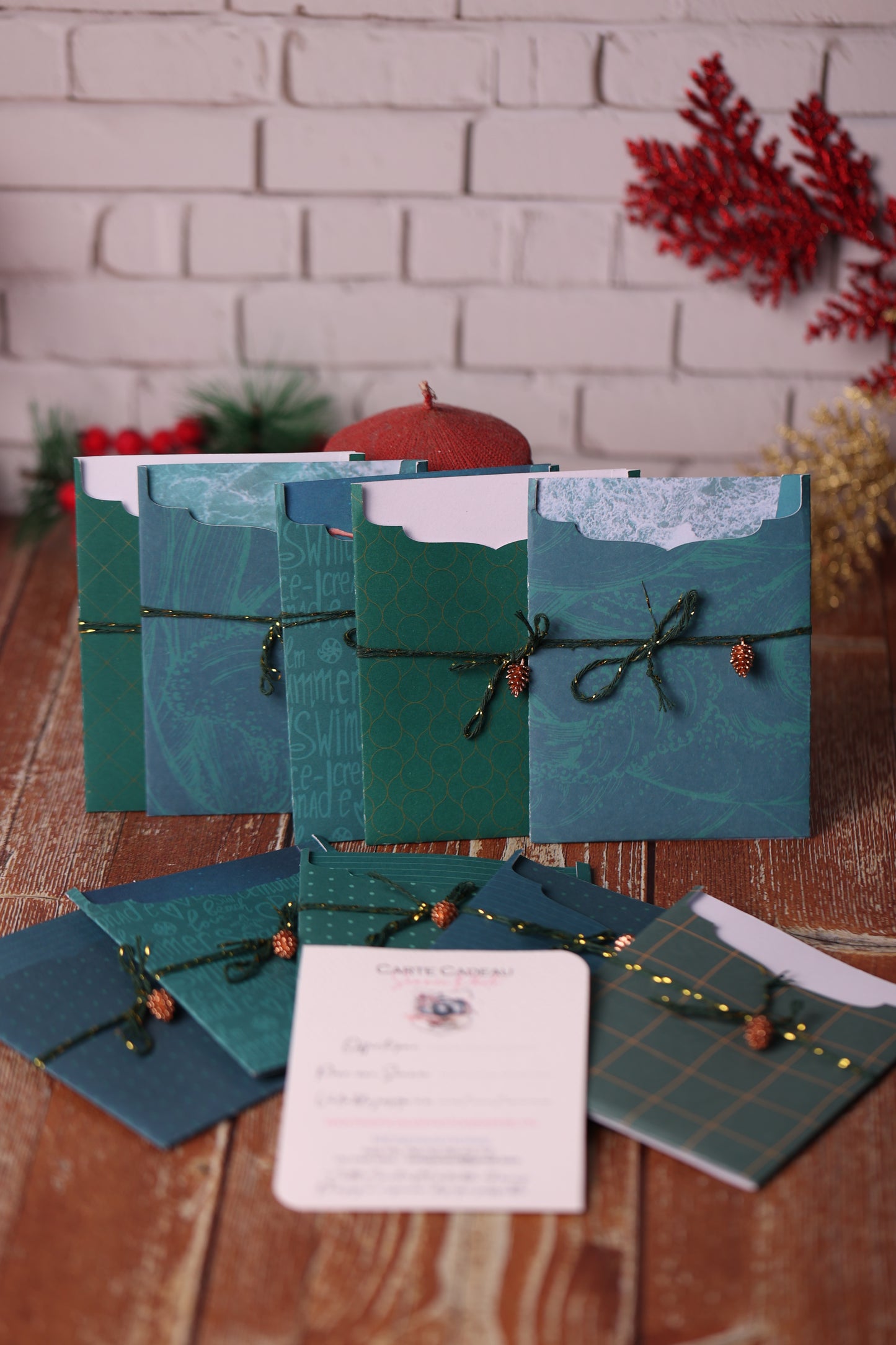Lot de 10 Cartes Cadeaux Personnalisées - Noël Traditionnel Bleues/Vertes assorties
