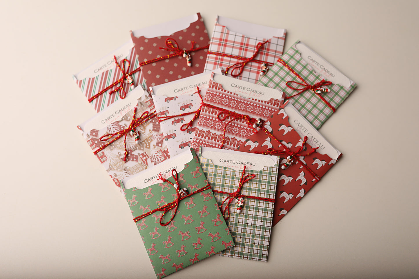 Lot de 10 Cartes Cadeaux Personnalisées - Noël Traditionnel assorties