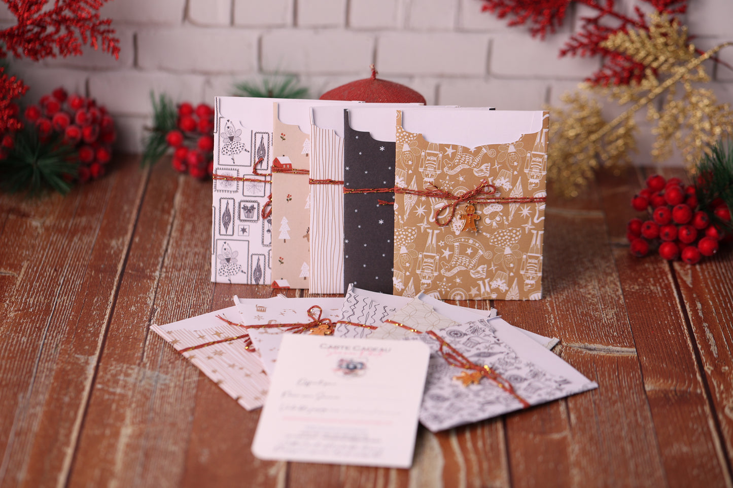 Lot de 10 Cartes Cadeaux Personnalisées - Noël CHIC assorties
