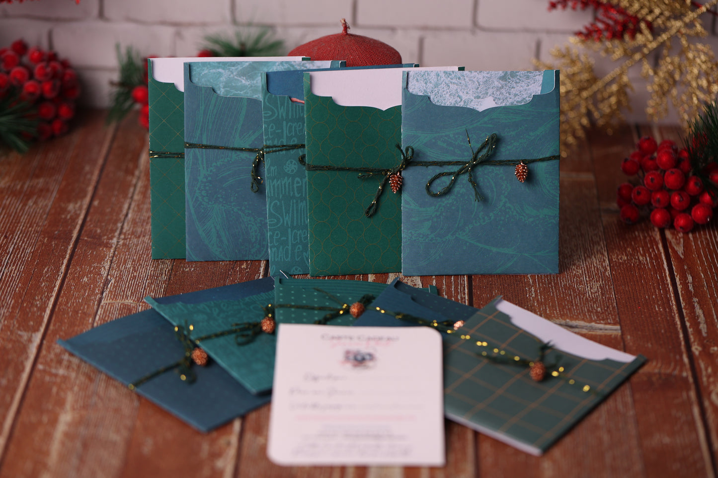 Lot de 10 Cartes Cadeaux Personnalisées - Noël Traditionnel Bleues/Vertes assorties