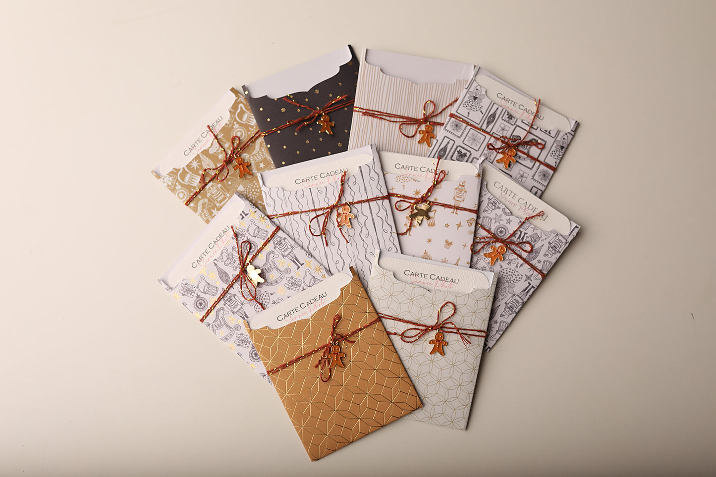 Lot de 10 Cartes Cadeaux Personnalisées - Noël CHIC assorties
