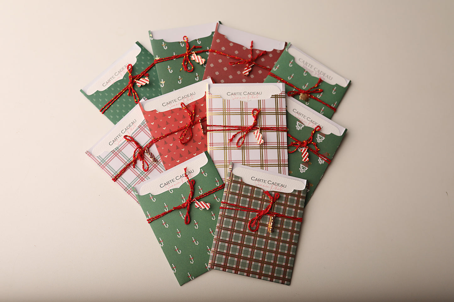 Lot de 10 Cartes Cadeaux Personnalisées - Noël Traditionnel assorties