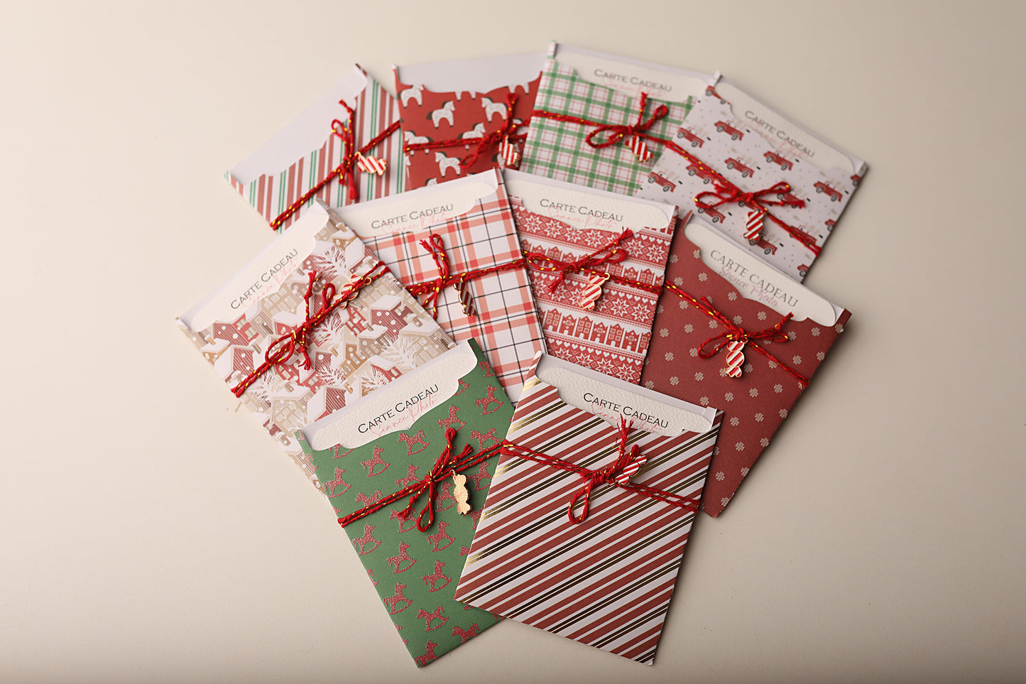 Lot de 10 Cartes Cadeaux Personnalisées - Noël Traditionnel assorties