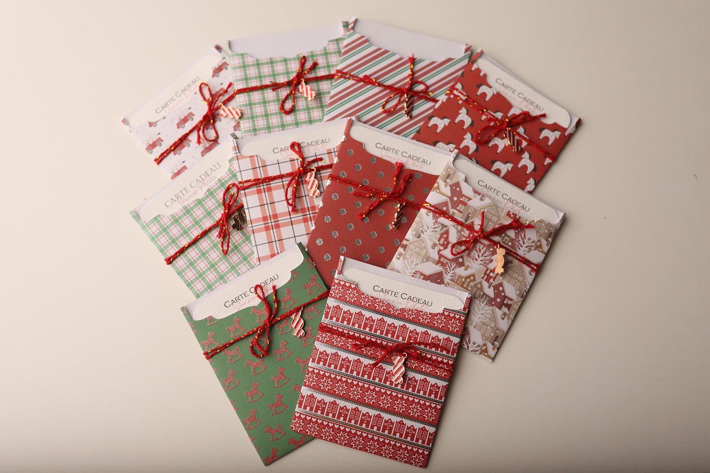 Lot de 10 Cartes Cadeaux Personnalisées - Noël Traditionnel assorties
